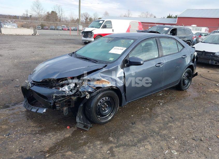 Photo 2 of 2018 Toyota Corolla LE (VIN 2T1BURHE8JC980781)