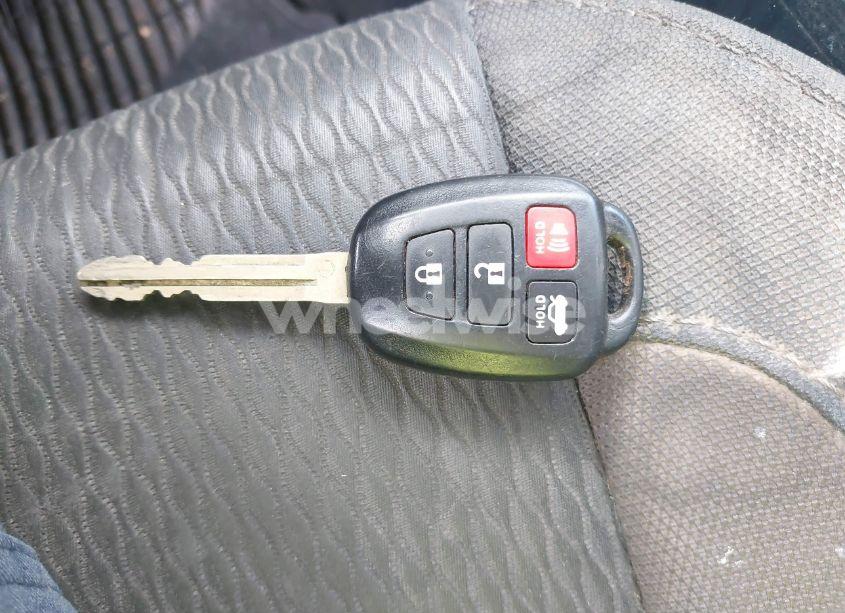 Photo 11 of 2018 Toyota Corolla LE (VIN 2T1BURHE8JC988573)