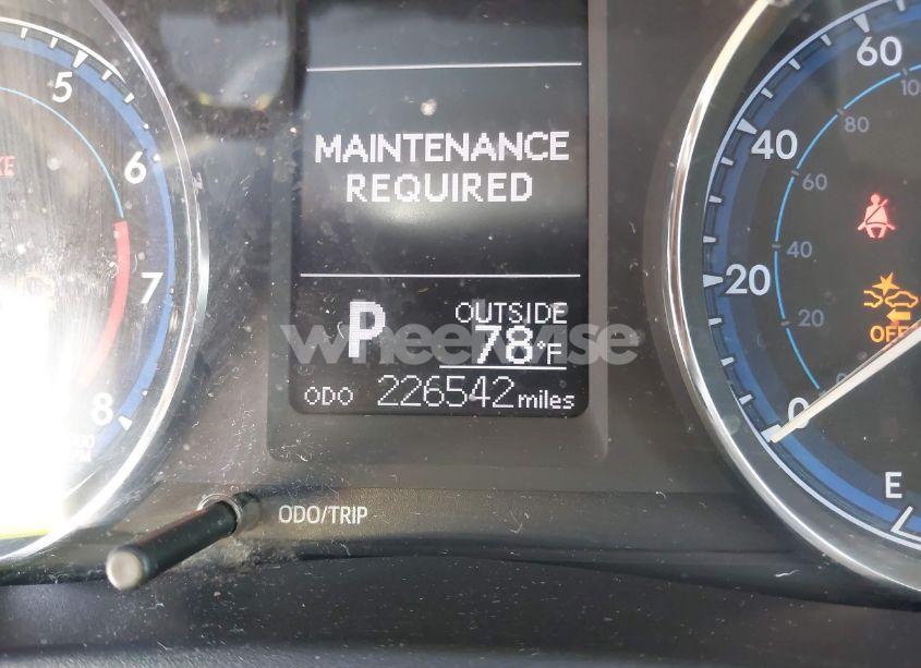 Photo 15 of 2018 Toyota Corolla LE (VIN 2T1BURHE8JC988573)