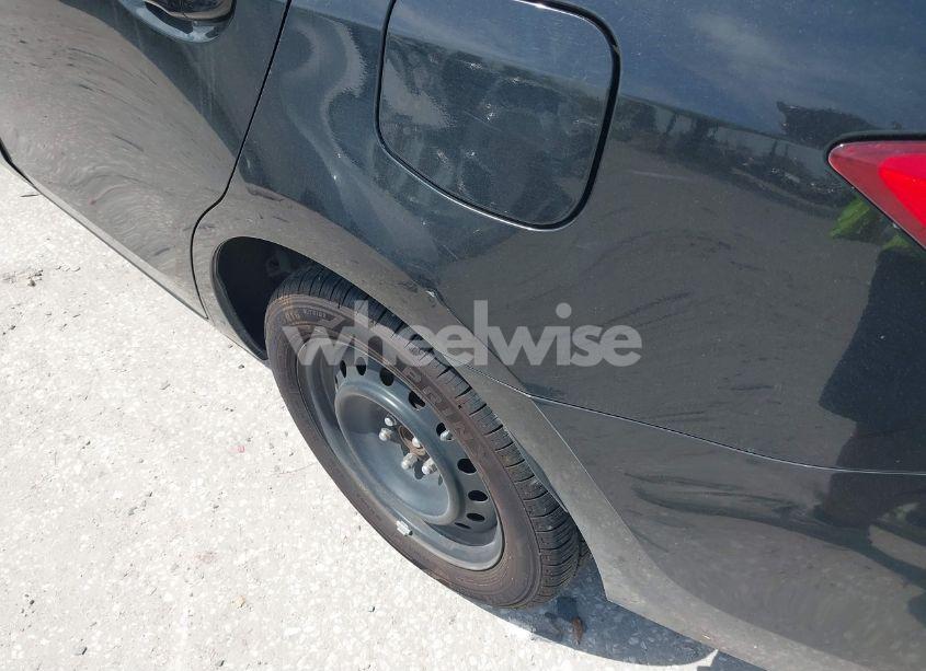 Photo 21 of 2018 Toyota Corolla LE (VIN 2T1BURHE8JC988573)