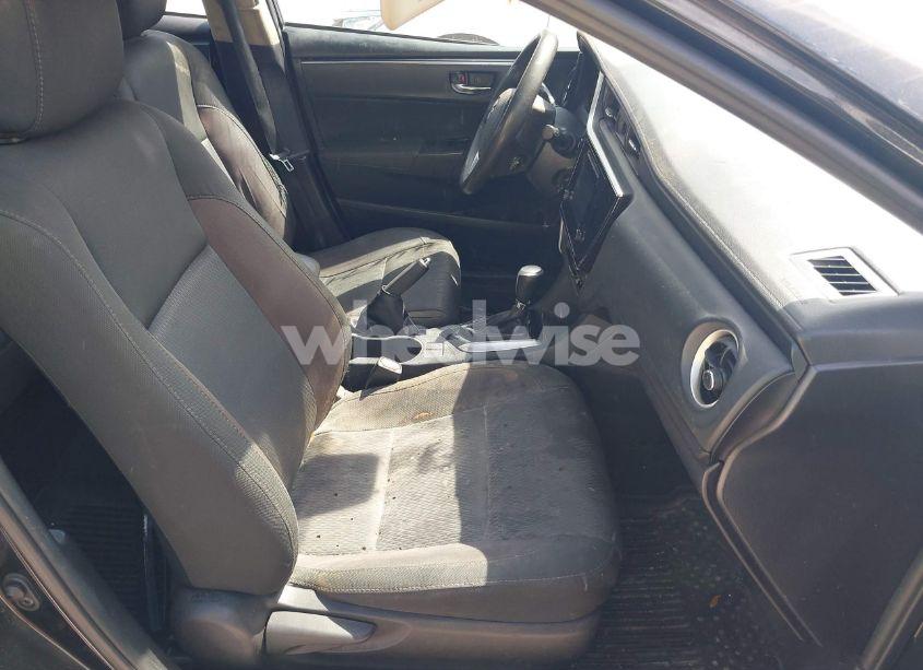 Photo 5 of 2018 Toyota Corolla LE (VIN 2T1BURHE8JC988573)