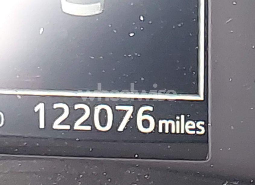 Photo 15 of 2019 Toyota Corolla SE (VIN 2T1BURHE8KC130022)