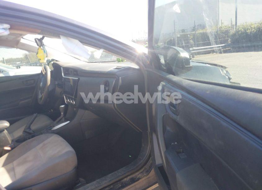 Photo 5 of 2019 Toyota Corolla L (VIN 2T1BURHE8KC135107)