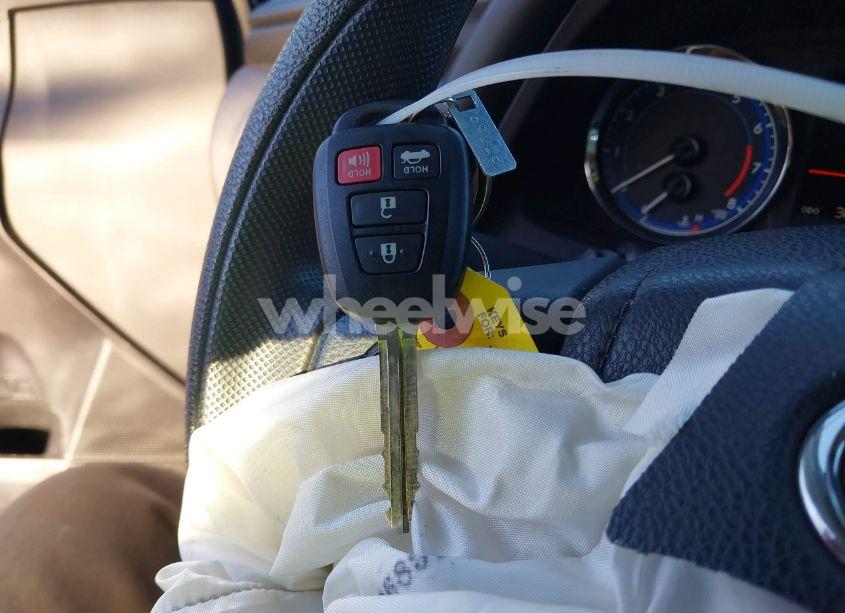 Photo 11 of 2019 Toyota Corolla LE (VIN 2T1BURHE8KC167359)