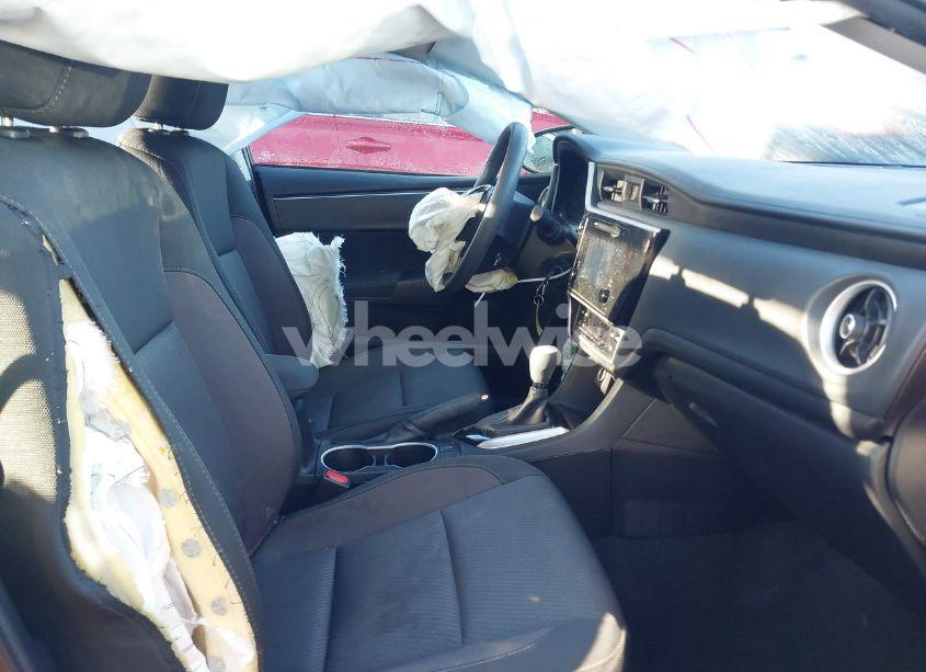 Photo 5 of 2019 Toyota Corolla LE (VIN 2T1BURHE8KC167359)