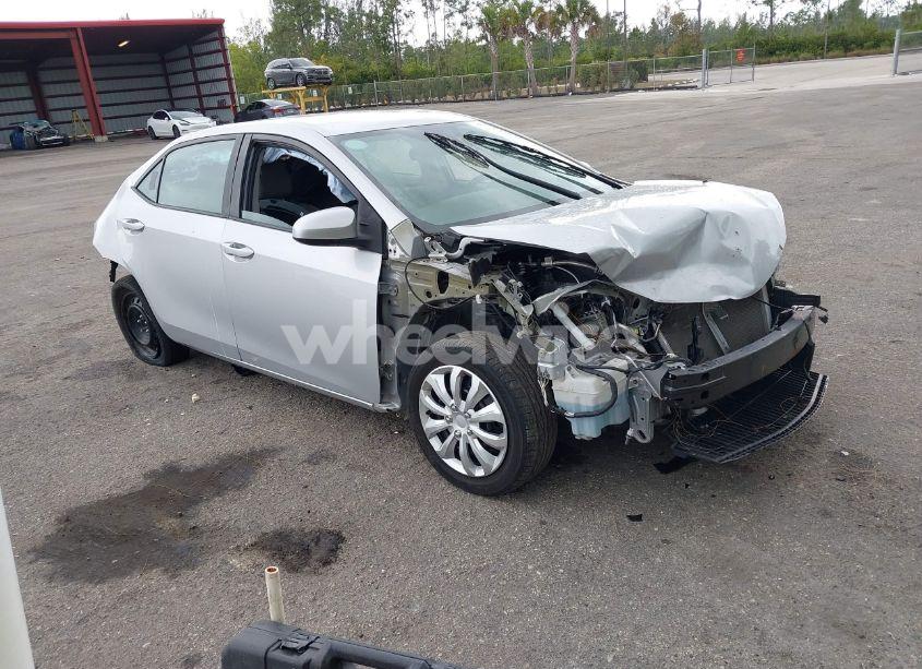 2019 Toyota Corolla LE (VIN 2T1BURHE8KC170584) main photo