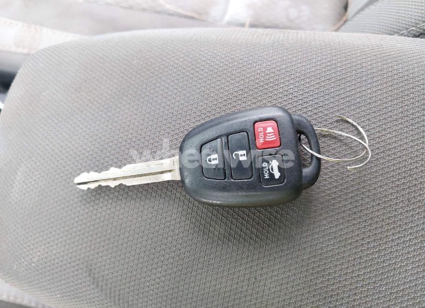 Photo 11 of 2019 Toyota Corolla LE (VIN 2T1BURHE8KC170584)