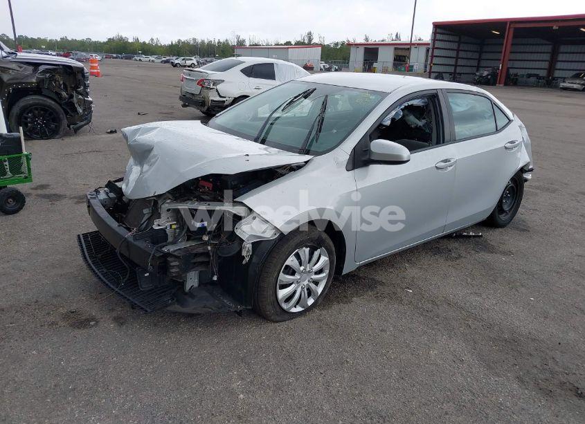 Photo 2 of 2019 Toyota Corolla LE (VIN 2T1BURHE8KC170584)