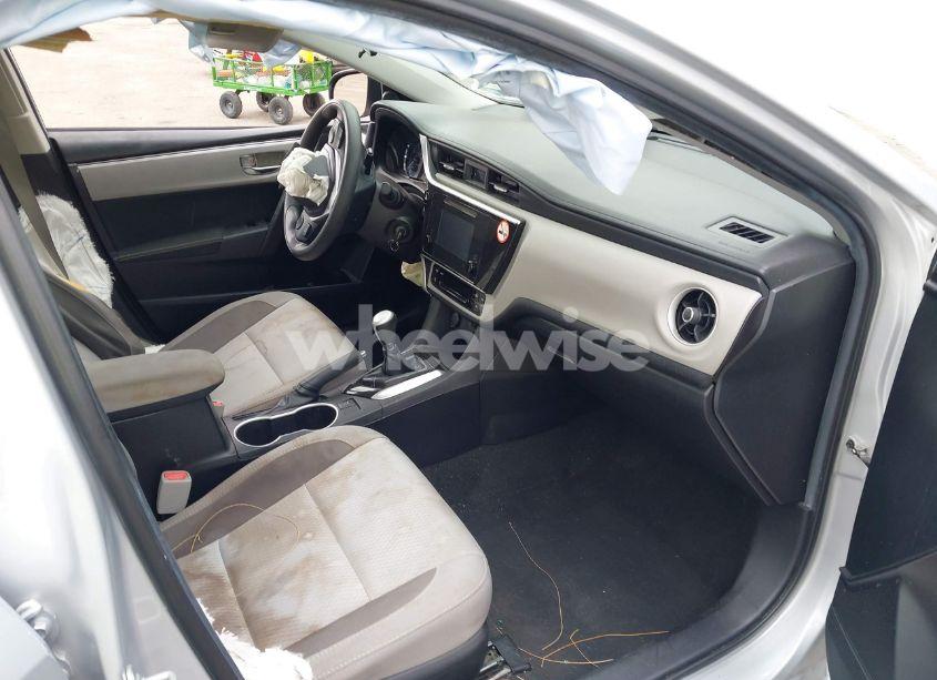 Photo 5 of 2019 Toyota Corolla LE (VIN 2T1BURHE8KC170584)