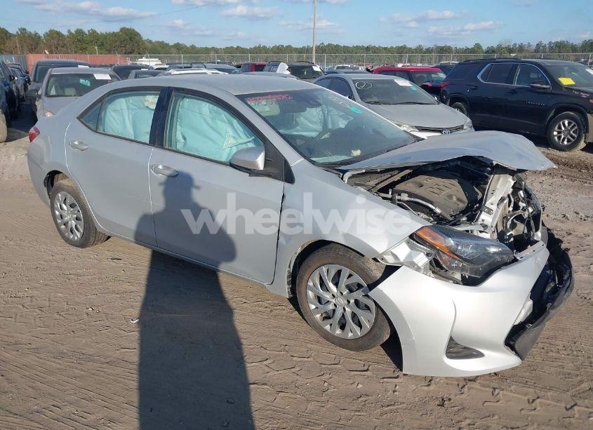 2019 Toyota Corolla LE (VIN 2T1BURHE8KC172657) main photo