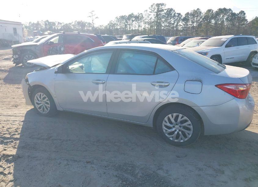 Photo 13 of 2019 Toyota Corolla LE (VIN 2T1BURHE8KC172657)