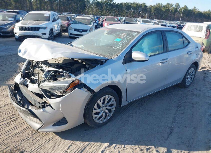 Photo 2 of 2019 Toyota Corolla LE (VIN 2T1BURHE8KC172657)