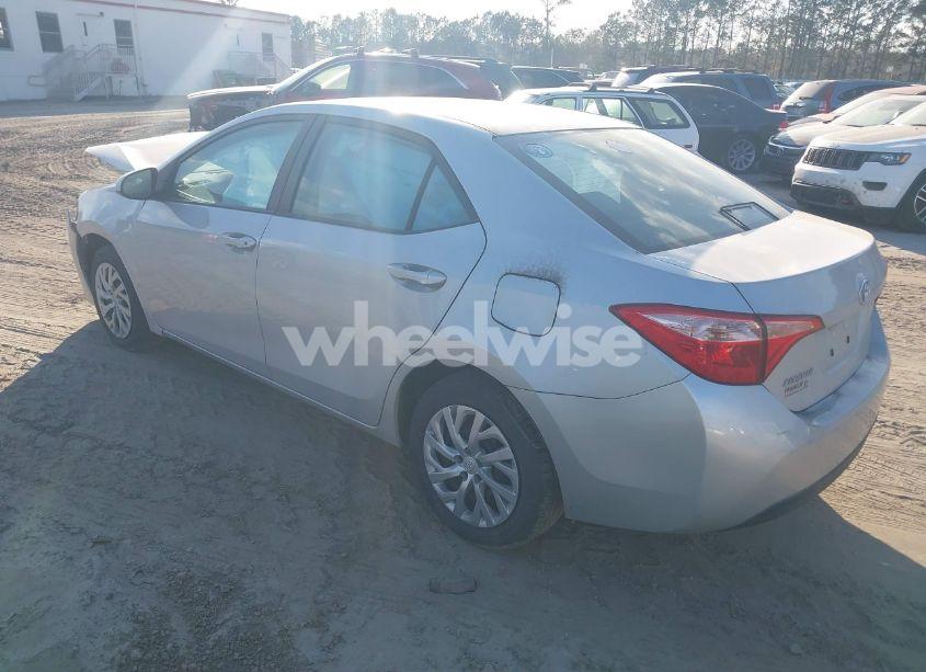Photo 3 of 2019 Toyota Corolla LE (VIN 2T1BURHE8KC172657)
