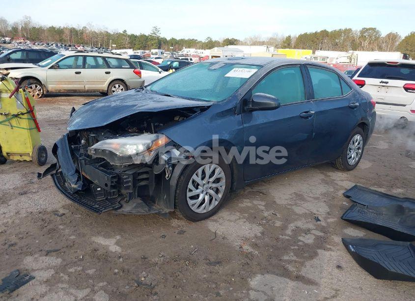Photo 2 of 2019 Toyota Corolla LE (VIN 2T1BURHE8KC172772)