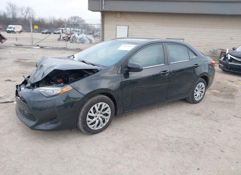 Photo 2 of 2019 Toyota Corolla LE (VIN 2T1BURHE8KC181536)