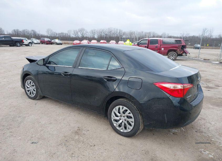 Photo 3 of 2019 Toyota Corolla LE (VIN 2T1BURHE8KC181536)