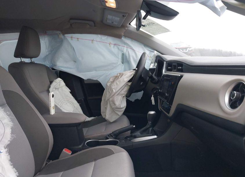 Photo 5 of 2019 Toyota Corolla LE (VIN 2T1BURHE8KC181536)