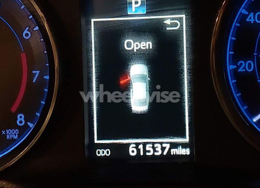 Photo 15 of 2019 Toyota Corolla SE (VIN 2T1BURHE8KC184470)