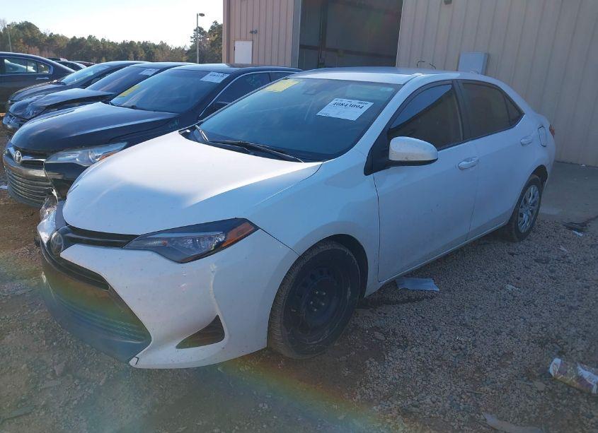 Photo 2 of 2019 Toyota Corolla LE (VIN 2T1BURHE8KC203468)