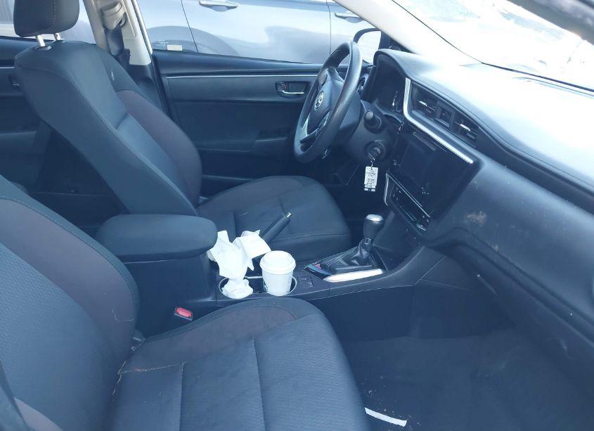 Photo 5 of 2019 Toyota Corolla LE (VIN 2T1BURHE8KC203468)