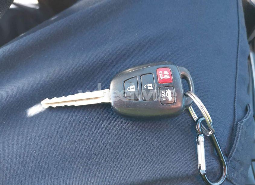 Photo 11 of 2019 Toyota Corolla LE (VIN 2T1BURHE8KC210629)