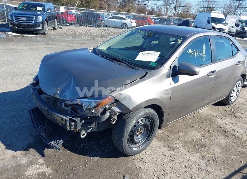 Photo 2 of 2019 Toyota Corolla LE (VIN 2T1BURHE8KC210629)