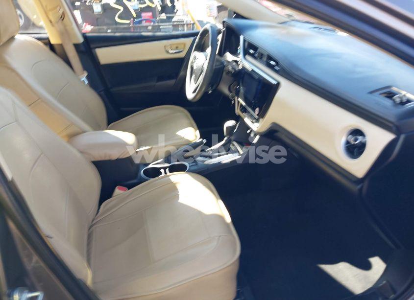 Photo 5 of 2019 Toyota Corolla LE (VIN 2T1BURHE8KC210629)