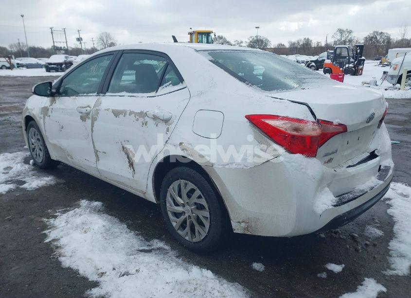 Photo 3 of 2019 Toyota Corolla LE (VIN 2T1BURHE8KC217841)