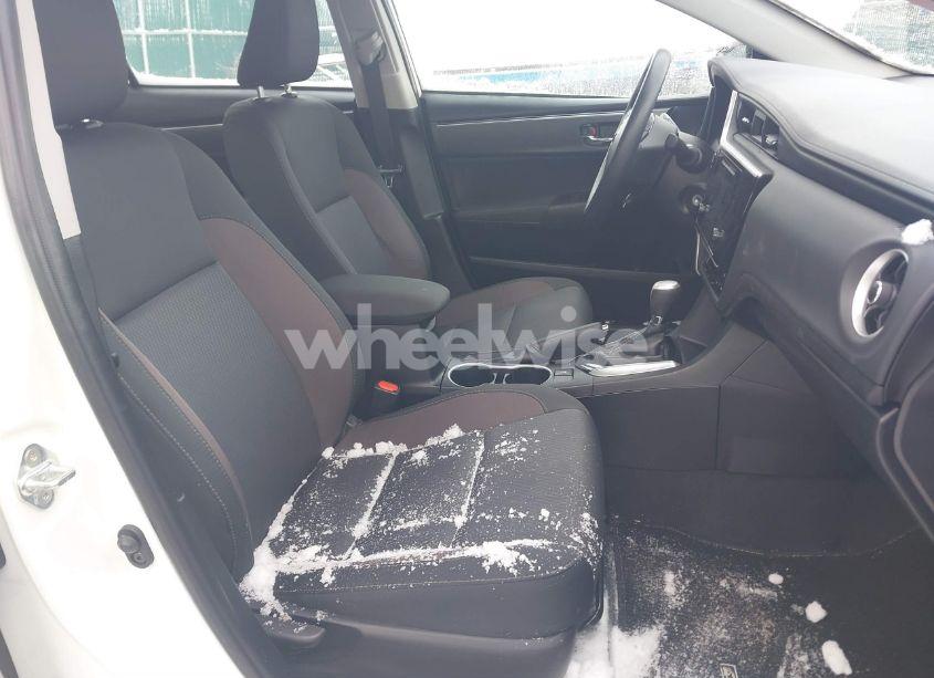 Photo 5 of 2019 Toyota Corolla LE (VIN 2T1BURHE8KC217841)