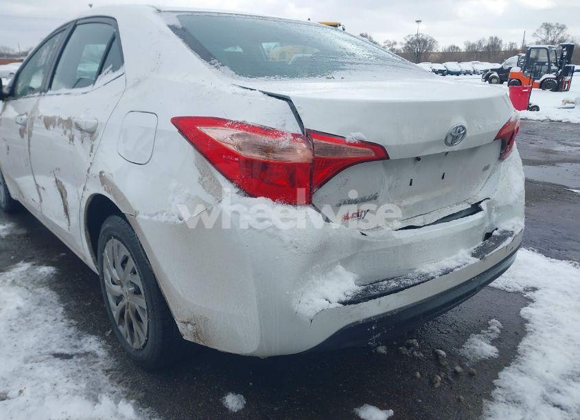 Photo 6 of 2019 Toyota Corolla LE (VIN 2T1BURHE8KC217841)