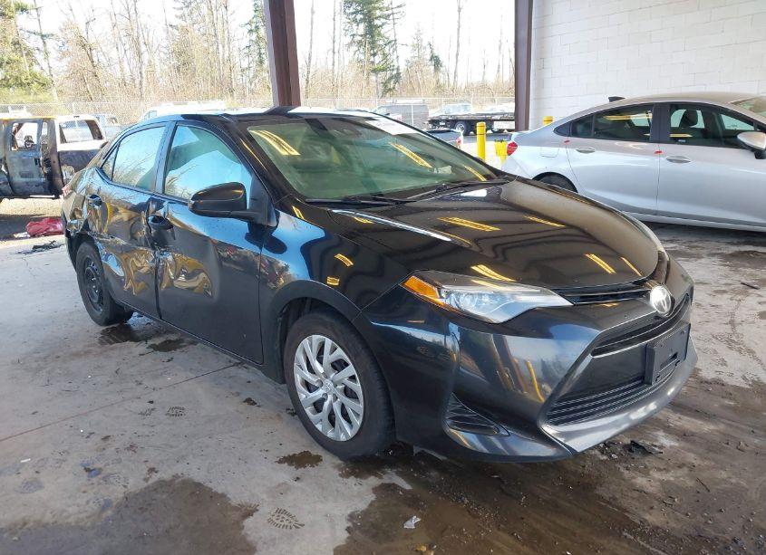 2019 Toyota Corolla LE (VIN 2T1BURHE8KC220979) main photo