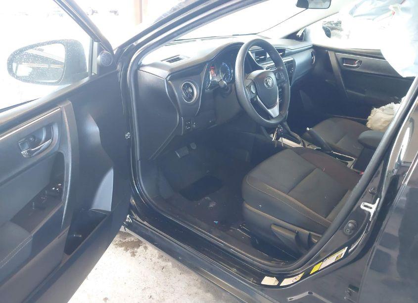 Photo 5 of 2019 Toyota Corolla LE (VIN 2T1BURHE8KC220979)