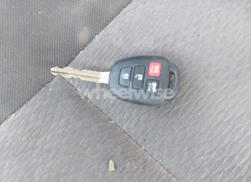 Photo 11 of 2019 Toyota Corolla LE (VIN 2T1BURHE8KC246806)