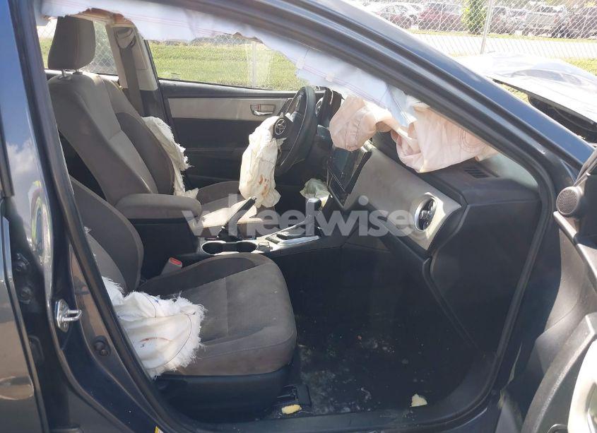 Photo 5 of 2019 Toyota Corolla LE (VIN 2T1BURHE8KC246806)