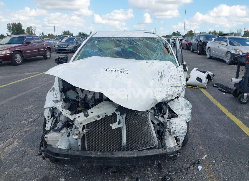 Photo 13 of 2014 Toyota Corolla LE (VIN 2T1BURHE9EC204472)