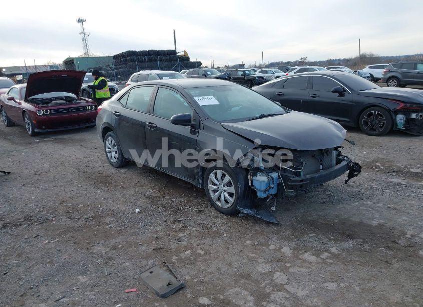 2015 Toyota Corolla LE (VIN 2T1BURHE9FC321518) main photo