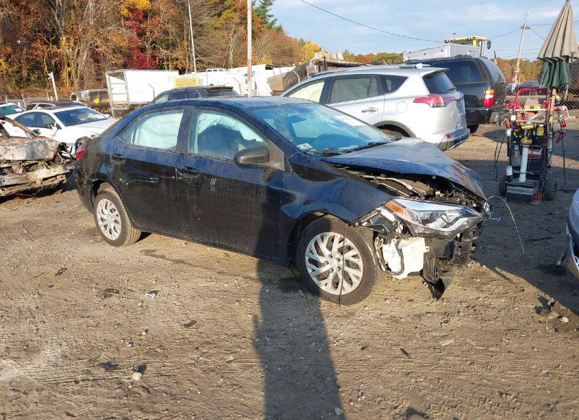 2015 Toyota Corolla LE (VIN 2T1BURHE9FC321888) main photo