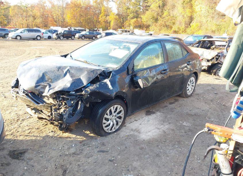 Photo 2 of 2015 Toyota Corolla LE (VIN 2T1BURHE9FC321888)