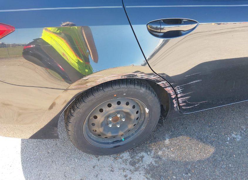 Photo 18 of 2015 Toyota Corolla LE (VIN 2T1BURHE9FC332471)