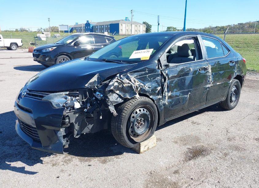 Photo 2 of 2015 Toyota Corolla LE (VIN 2T1BURHE9FC332471)