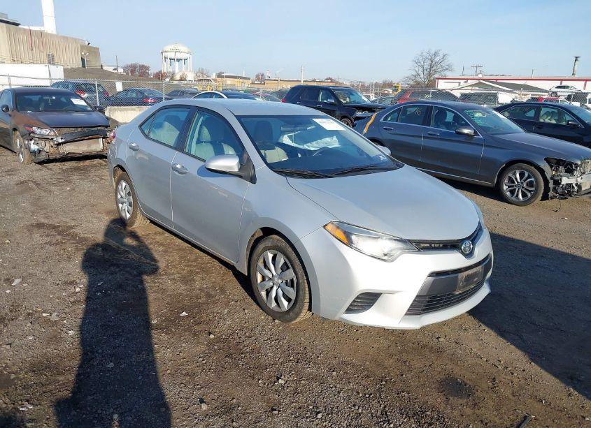 2015 Toyota Corolla LE (VIN 2T1BURHE9FC429931) main photo