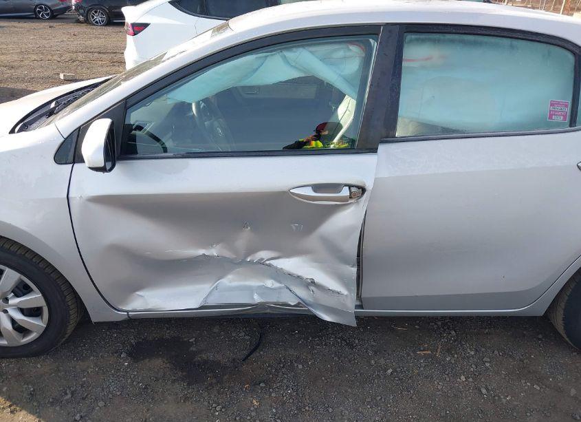 Photo 6 of 2015 Toyota Corolla LE (VIN 2T1BURHE9FC429931)