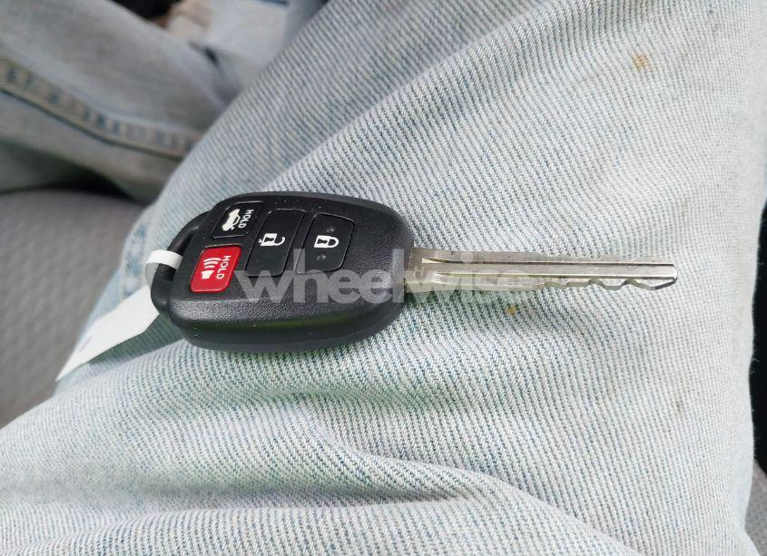 Photo 11 of 2015 Toyota Corolla LE (VIN 2T1BURHE9FC467210)