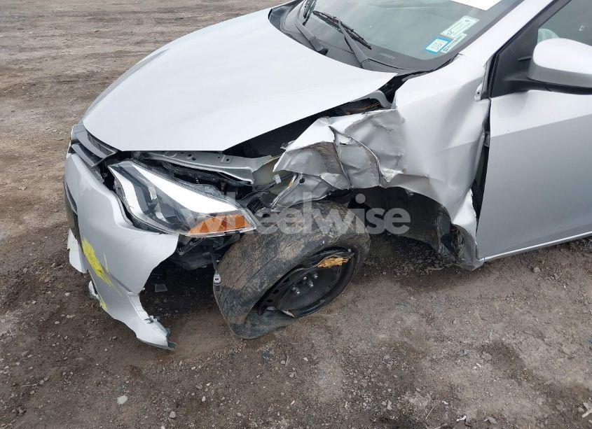 Photo 6 of 2015 Toyota Corolla LE (VIN 2T1BURHE9FC467210)