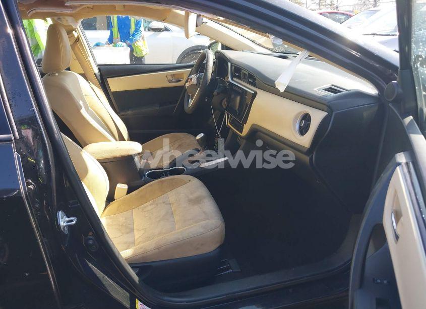 Photo 5 of 2017 Toyota Corolla LE (VIN 2T1BURHE9HC756946)