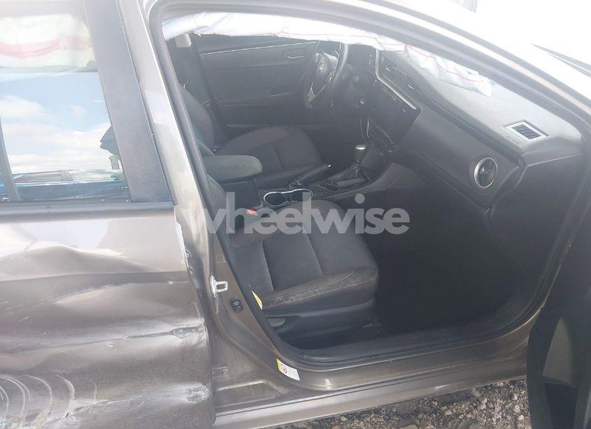 Photo 5 of 2017 Toyota Corolla LE (VIN 2T1BURHE9HC775450)