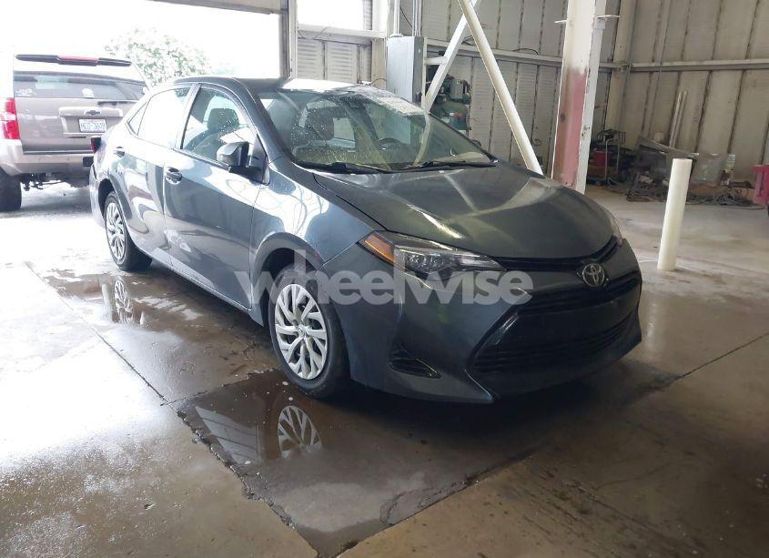 2017 Toyota Corolla LE (VIN 2T1BURHE9HC810567) main photo