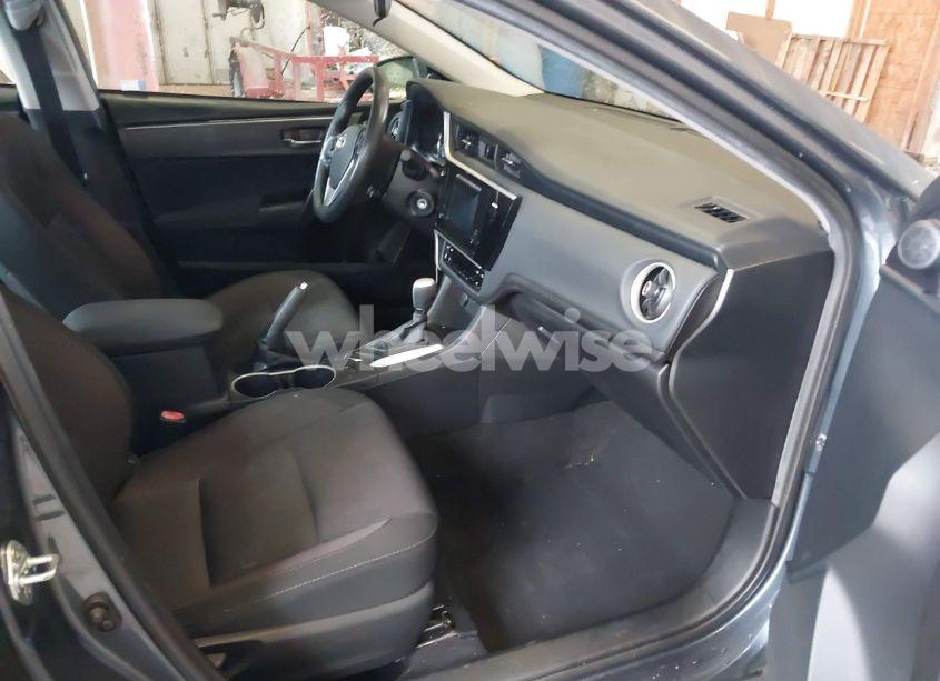 Photo 5 of 2017 Toyota Corolla LE (VIN 2T1BURHE9HC810567)