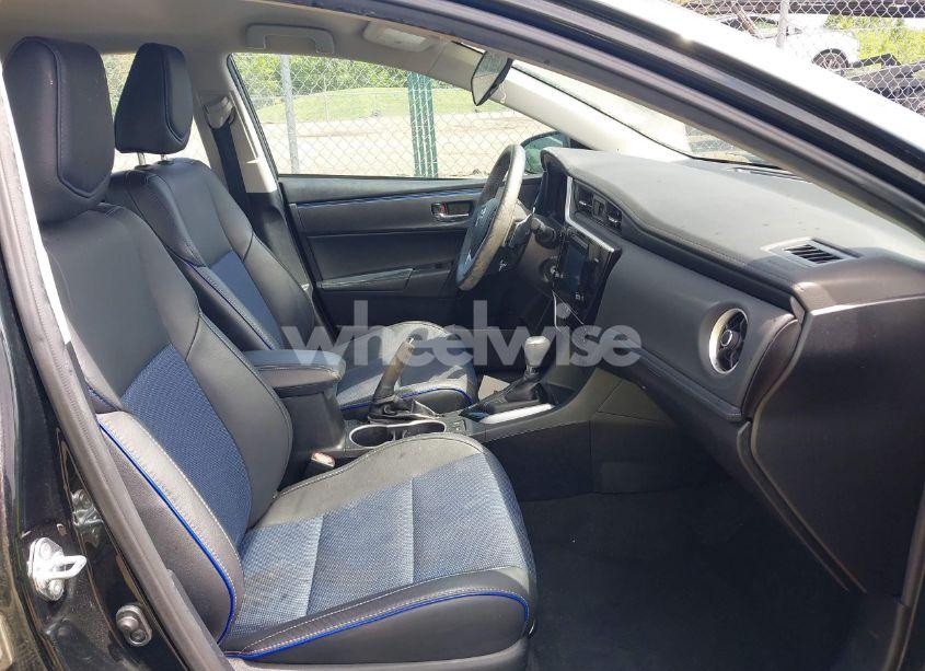 Photo 5 of 2017 Toyota Corolla SE (VIN 2T1BURHE9HC843665)