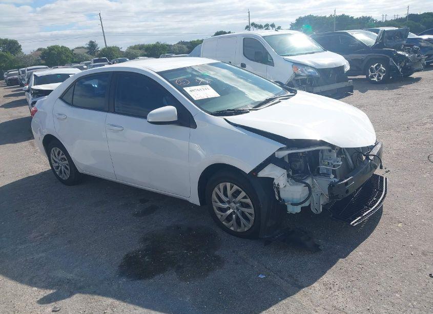 2017 Toyota Corolla LE (VIN 2T1BURHE9HC852964) main photo